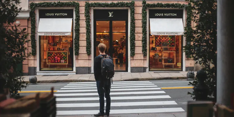 Understanding consumer preferences in the luxury and affordable fashion bag market